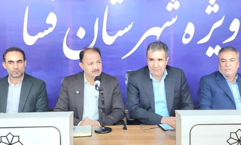 شرایط حضور بیشتر مردم در صنایع کوچک و متوسط را فراهم می‌کنیم