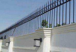 حفاظ روی دیوار و مزایا آن؛ ایمنی، زیبایی و آسودگی در یک انتخاب
